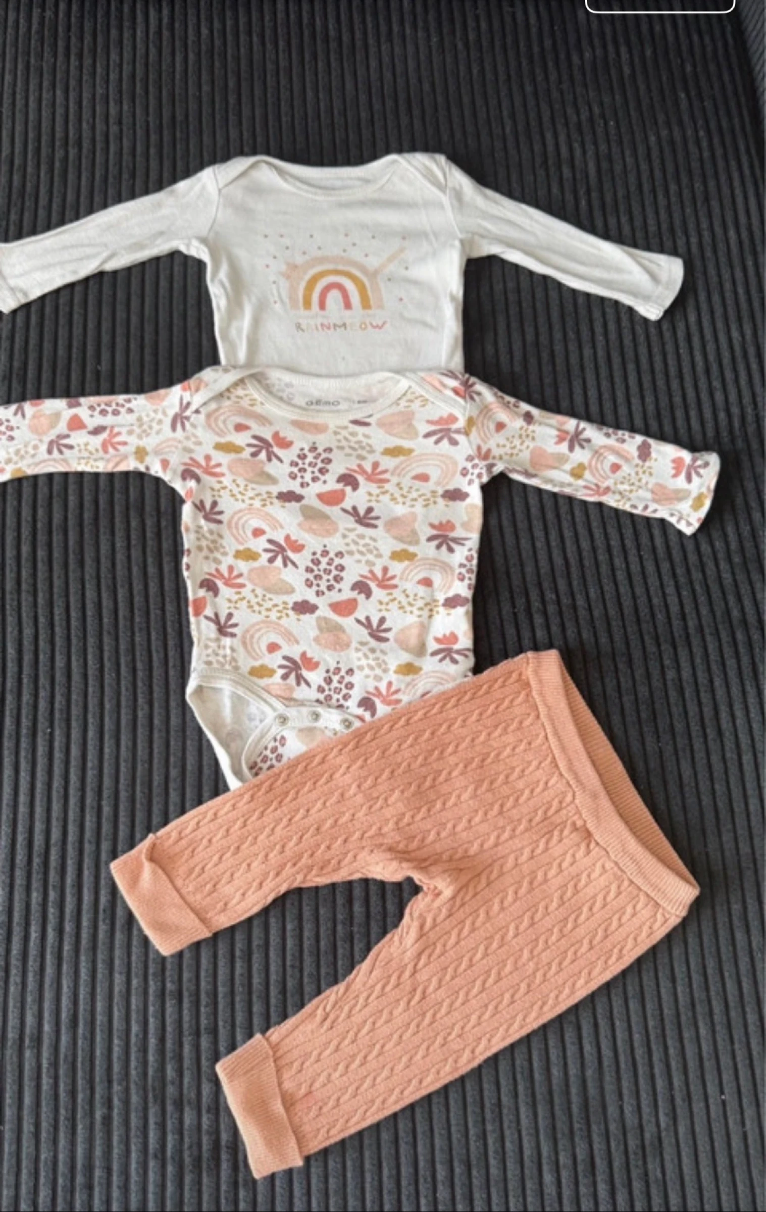 Lot bodies + leggins - 6 mois 